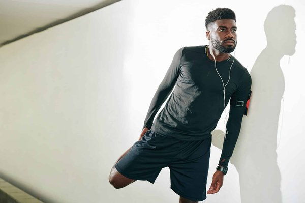 Quels exercices de renforcement des quadriceps sont bénéfiques pour les pratiquants de sports de glisse comme le snowboard?